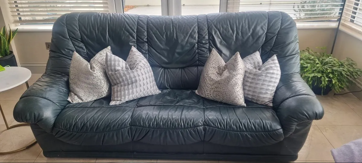 Couch - Image 2