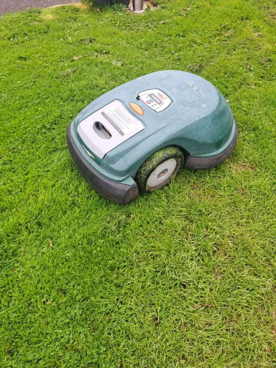 Robomow rl2000 robotic mower - Image 3