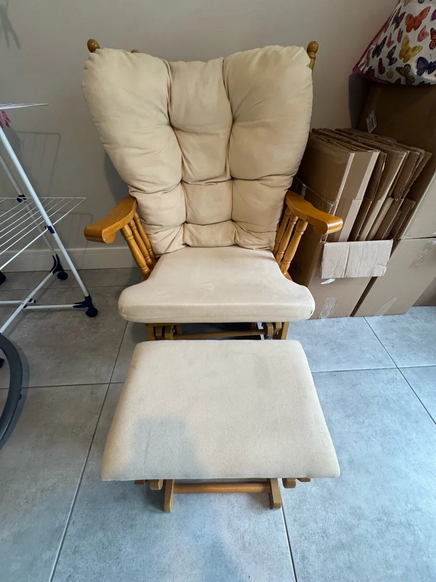 Wooden rocking chair - Image 1
