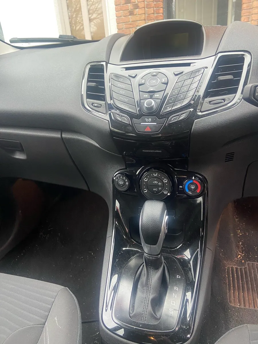 Ford fiesta - Image 4