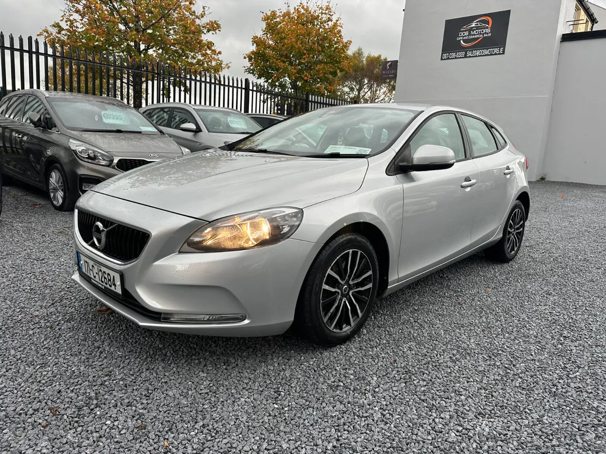 2017 (171) Volvo V40 D2 120HP Momentum Geartronic - Image 3