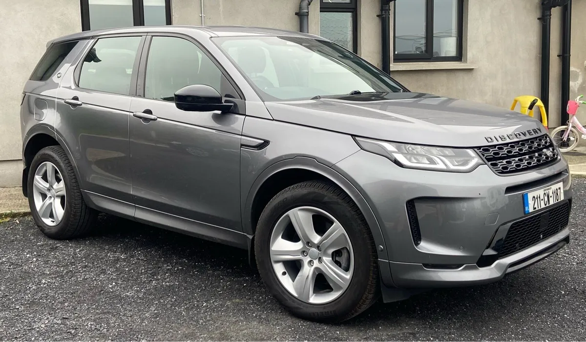 Land Rover Discovery Sport Sport R Dynamic P300e - Image 1