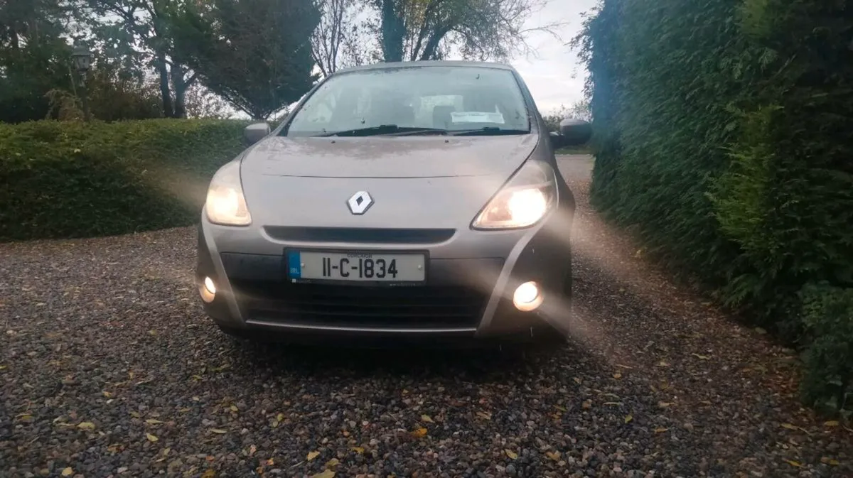 2011 Renault Clio 1.1 Royale NCT and Tax. - Image 1