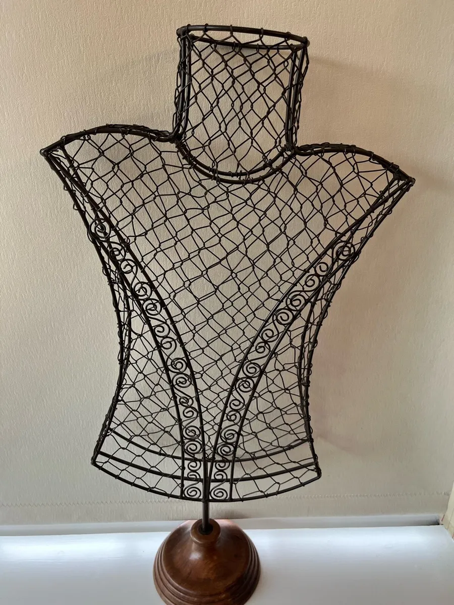Jewellery stand. - Image 1