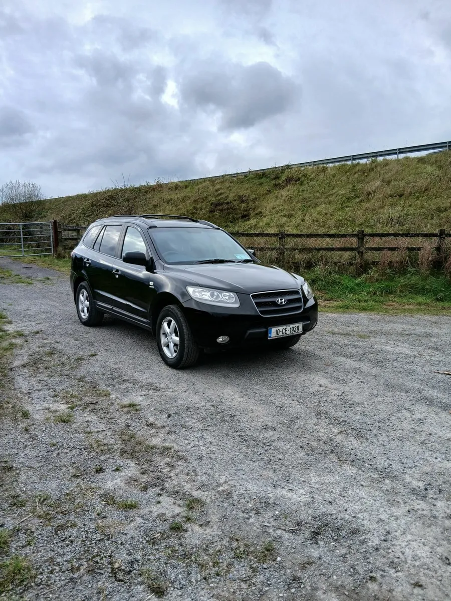 Hyundai Santa Fe 2010 - Image 2