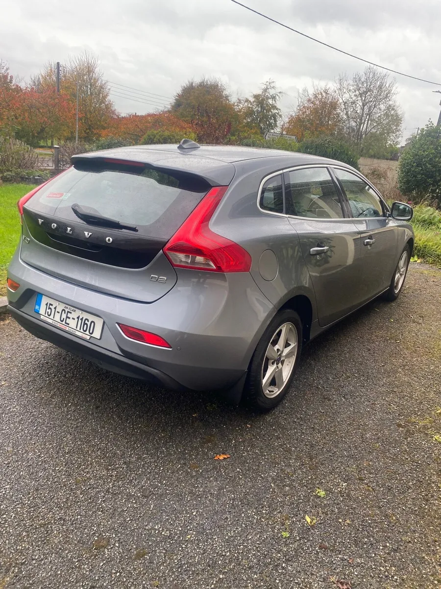 Volvo V40 2015 - Image 1