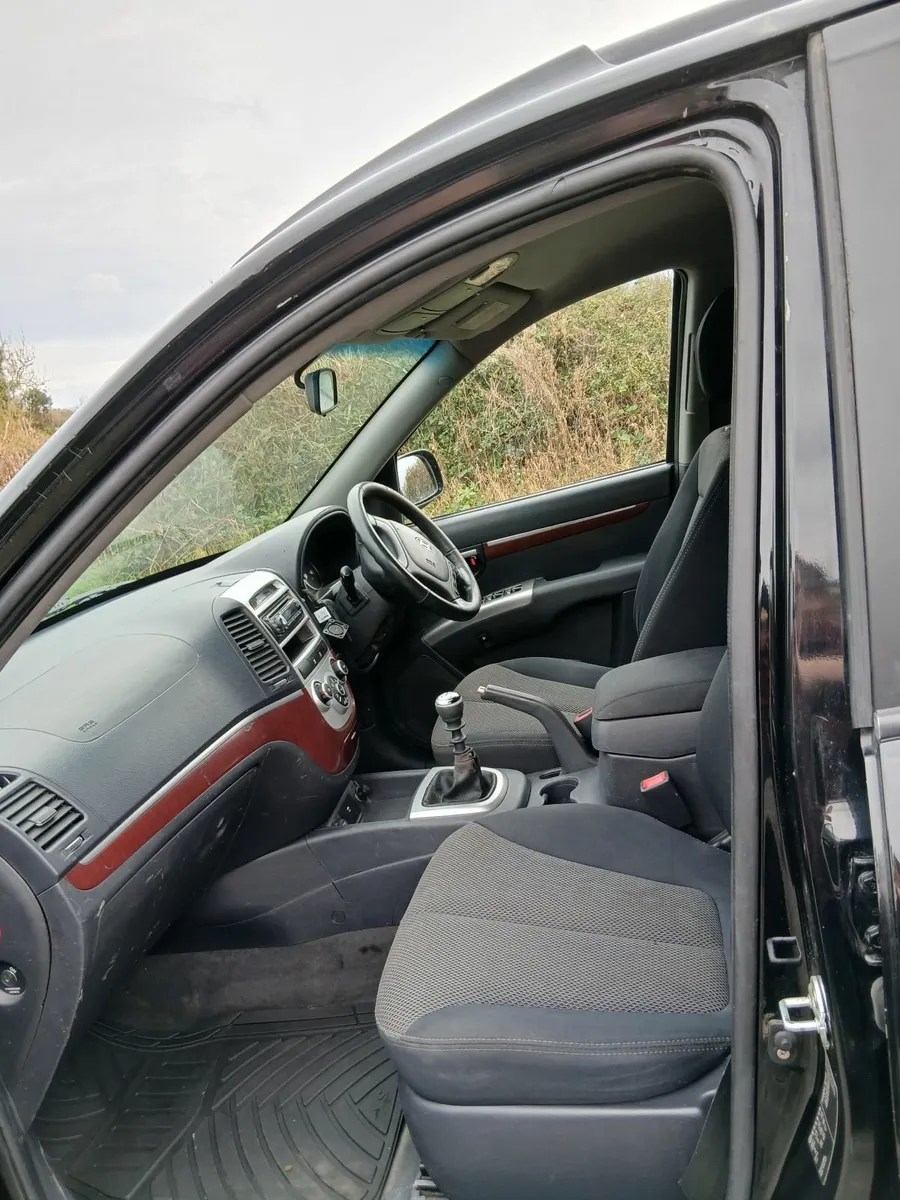 Hyundai Santa Fe 2010 - Image 3