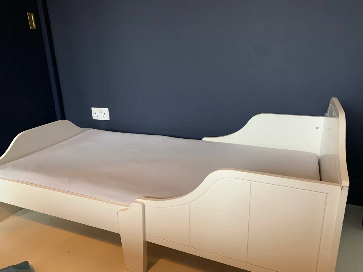 Toddler bed - Image 1