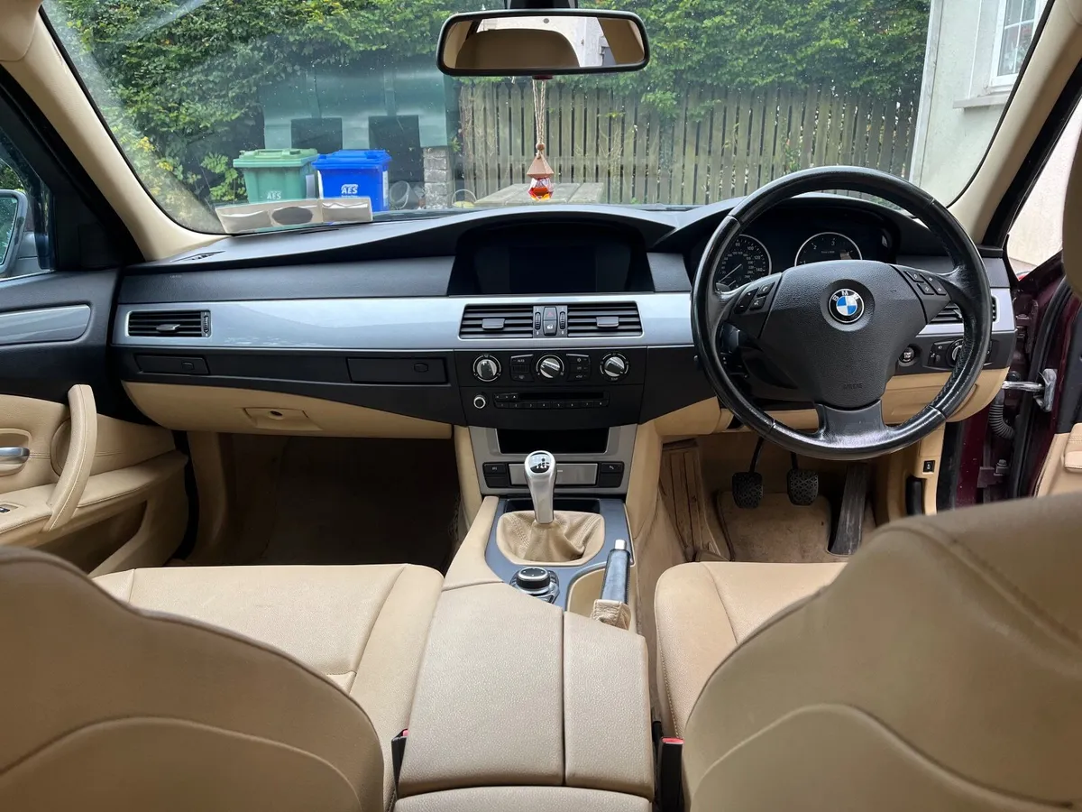 BMW 5-Series 2009 - Image 4