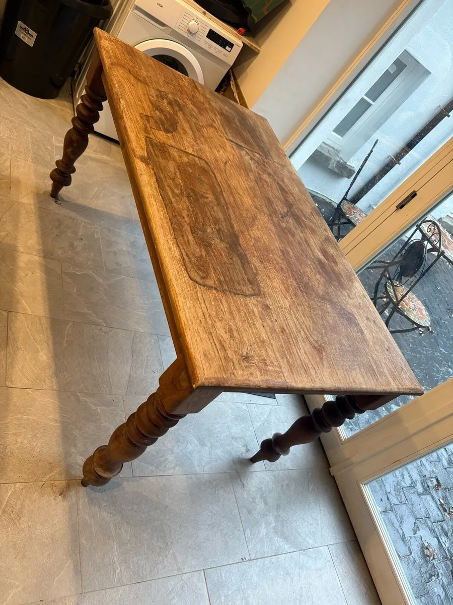Kitchen table - Image 1