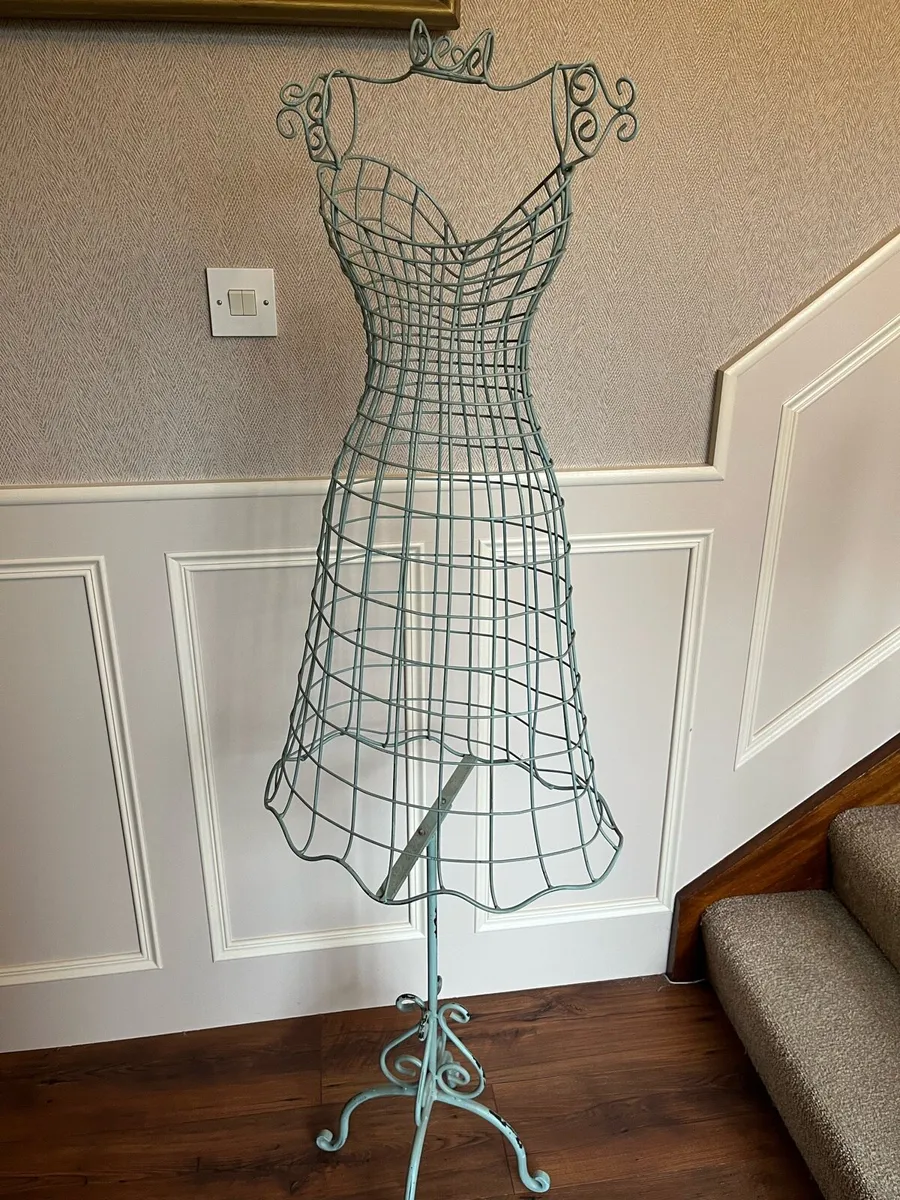 Mannequin - Image 2
