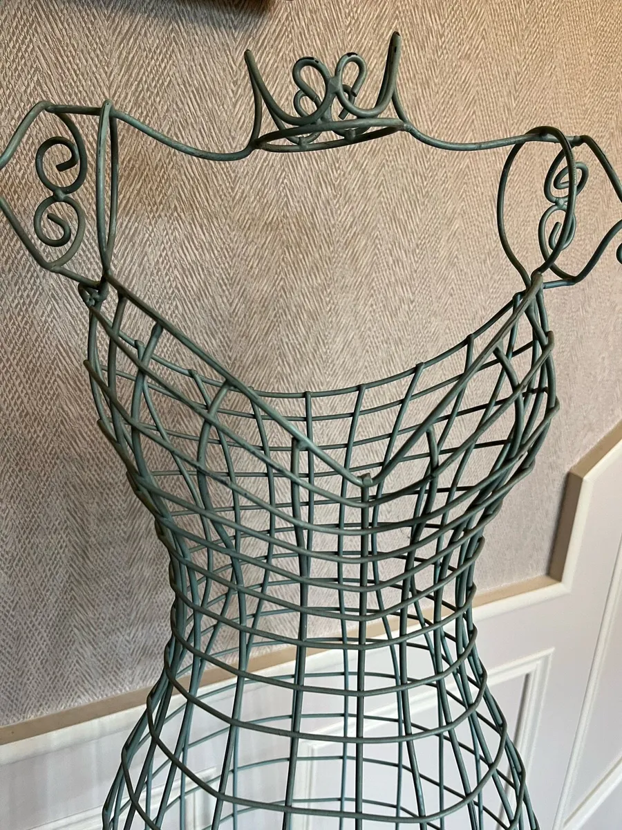 Mannequin - Image 3