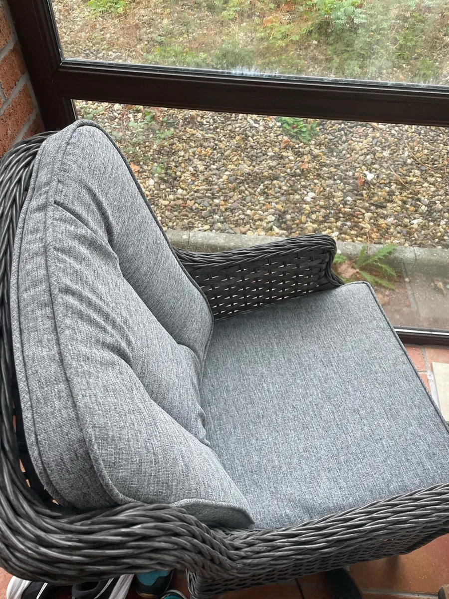 Garden furniture - Image 1