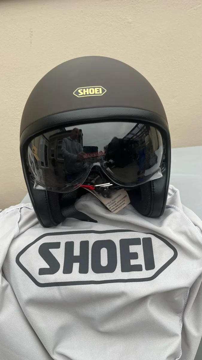 Helmet and gloves - Image 3