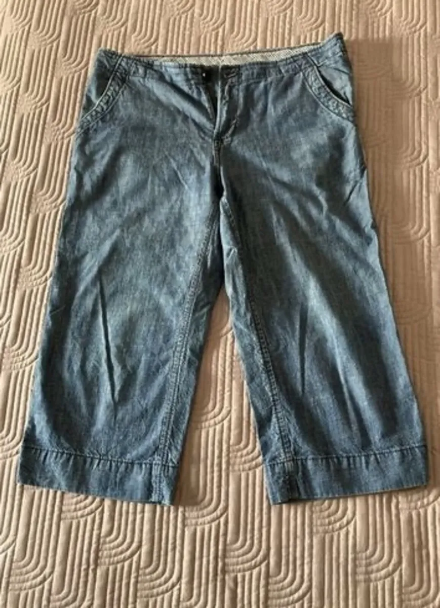 M&S Three Quarter length trousers Size 14 - Image 1