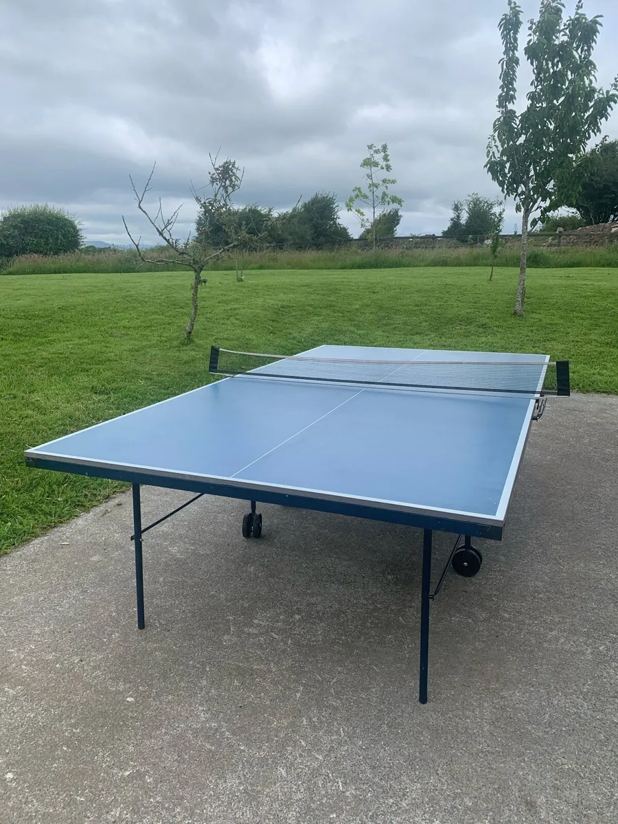 Table tennis table - Image 1