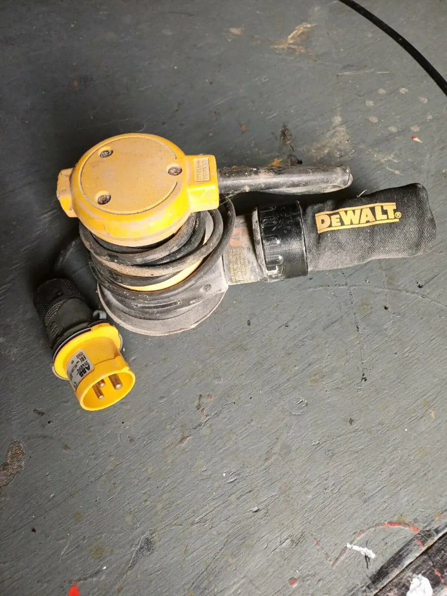 Dewalt sander - Image 1