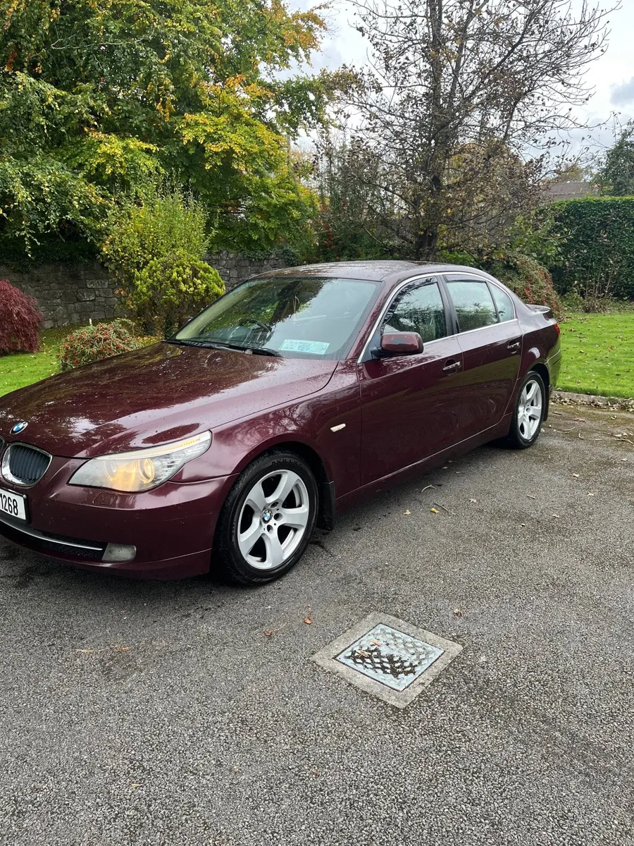 BMW 5-Series 2009 - Image 1