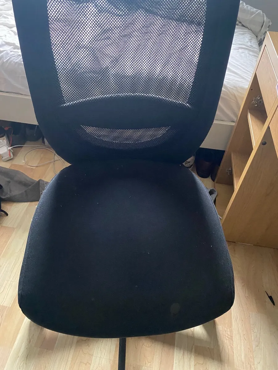 Desk and office chair - Image 4