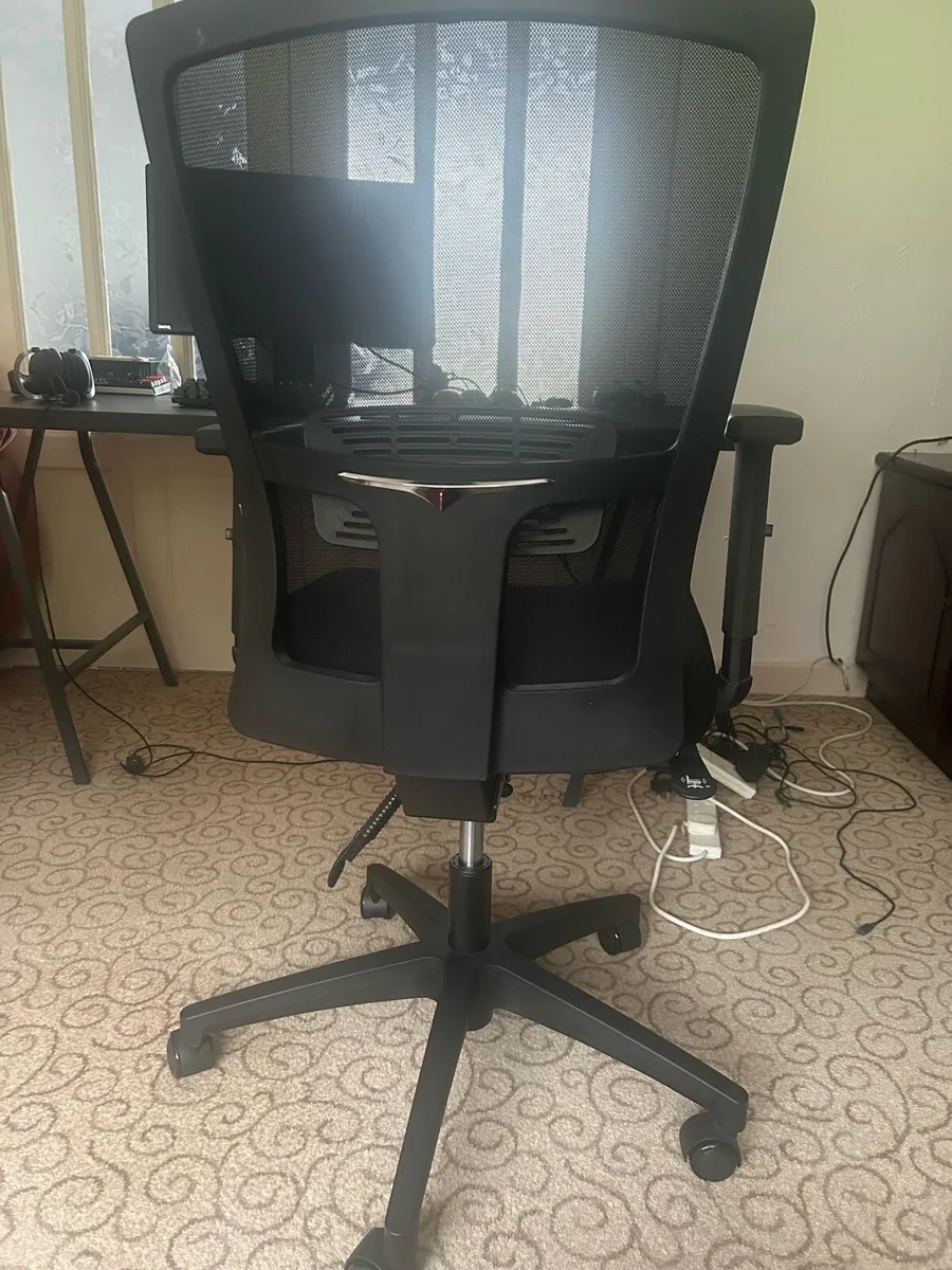 Office chair - Image 1