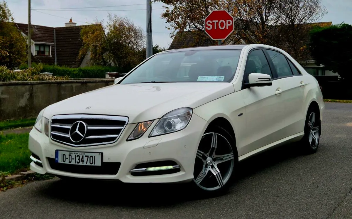 2010 MERCEDES-BENZ E 250 PEARL WHITE NCT 09/26 - Image 1