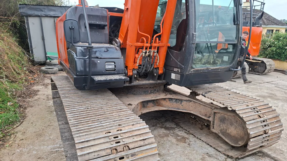 2015 Hitachi 130.5 - Image 3