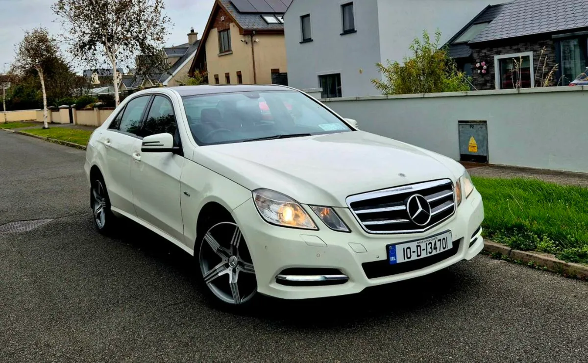 2010 MERCEDES-BENZ E 250 PEARL WHITE NCT 09/26 - Image 2