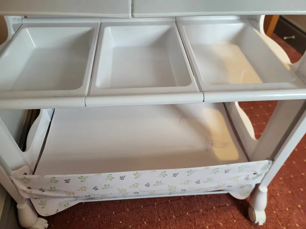 Babylo Bath Changer with free mobile. - Image 4