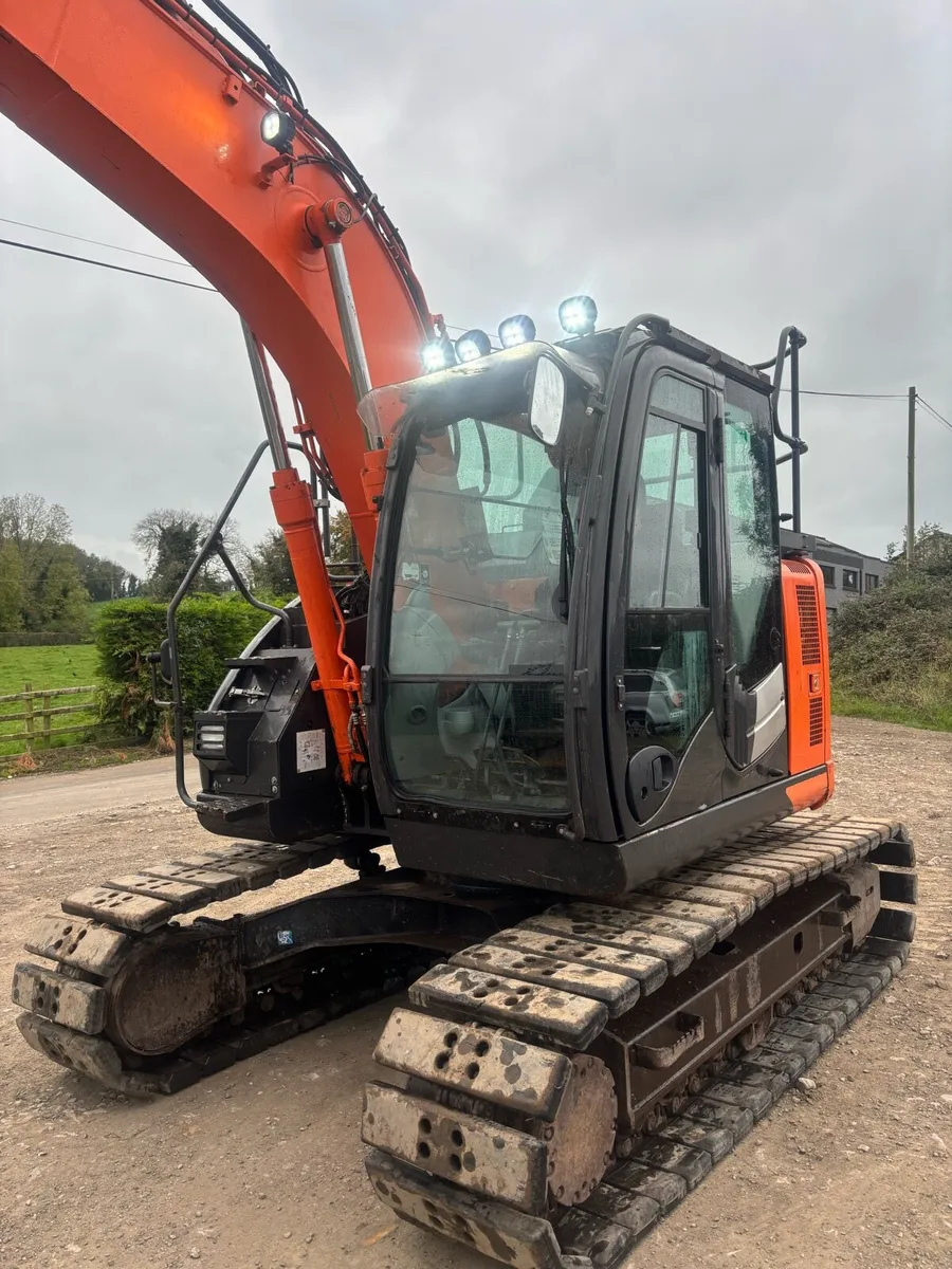 HITACHI XZ 135 US-6 Excavator - Image 2