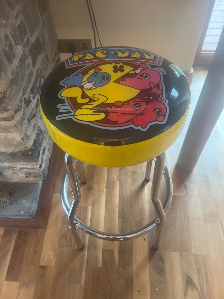 Retrocade for sale (with stool) - Image 3