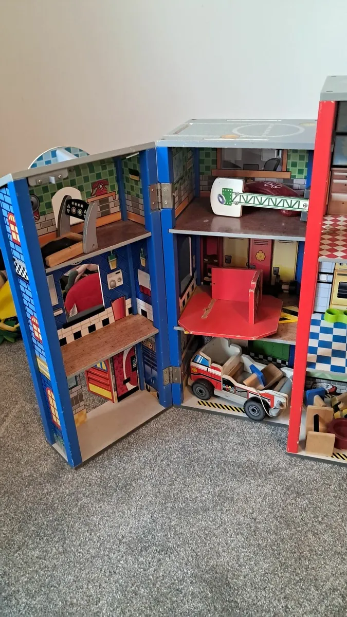 Everyday Heroes Wooden Play Set - Image 2