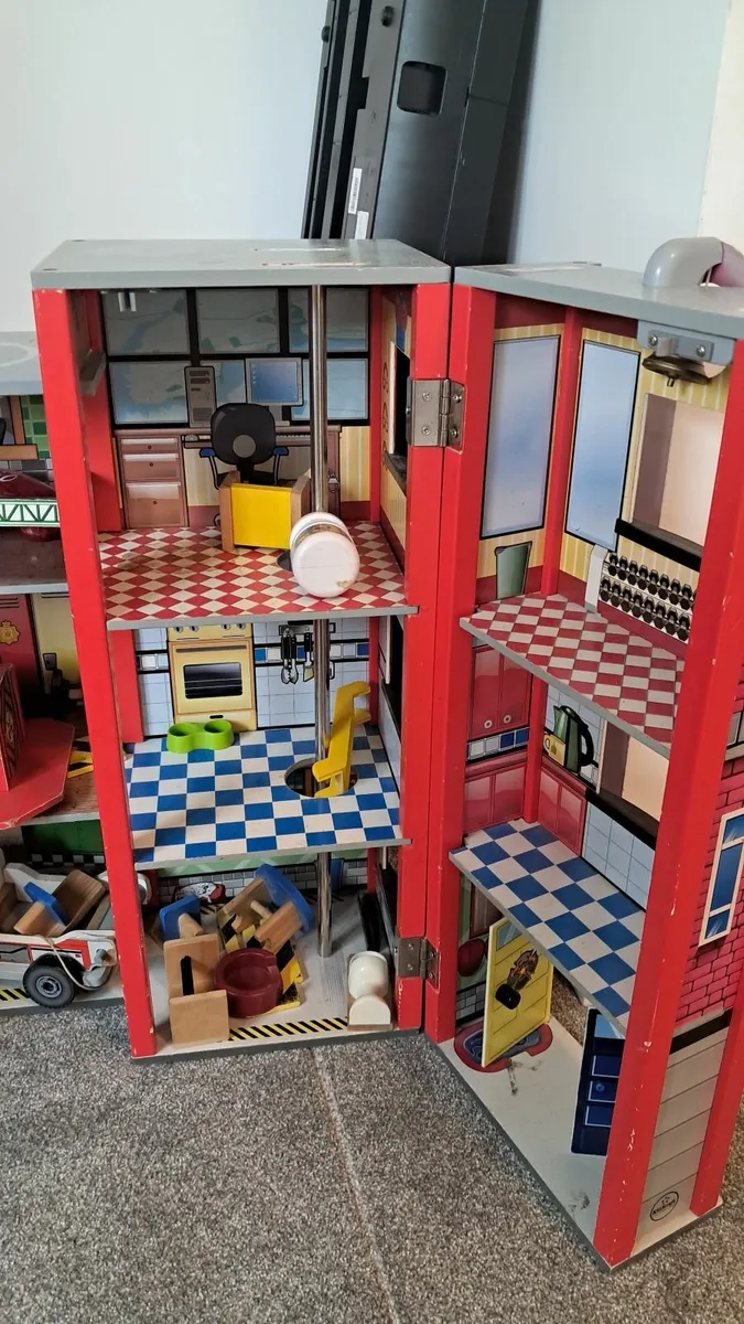 Everyday Heroes Wooden Play Set - Image 3