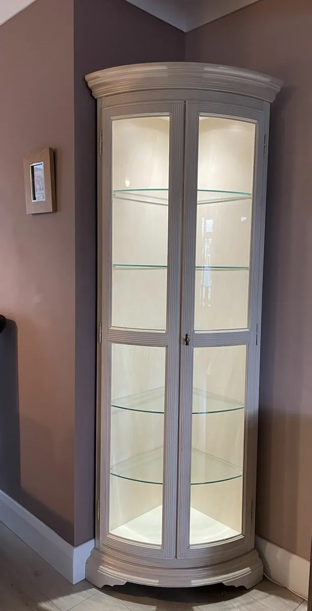 Display Cabinet - Image 1