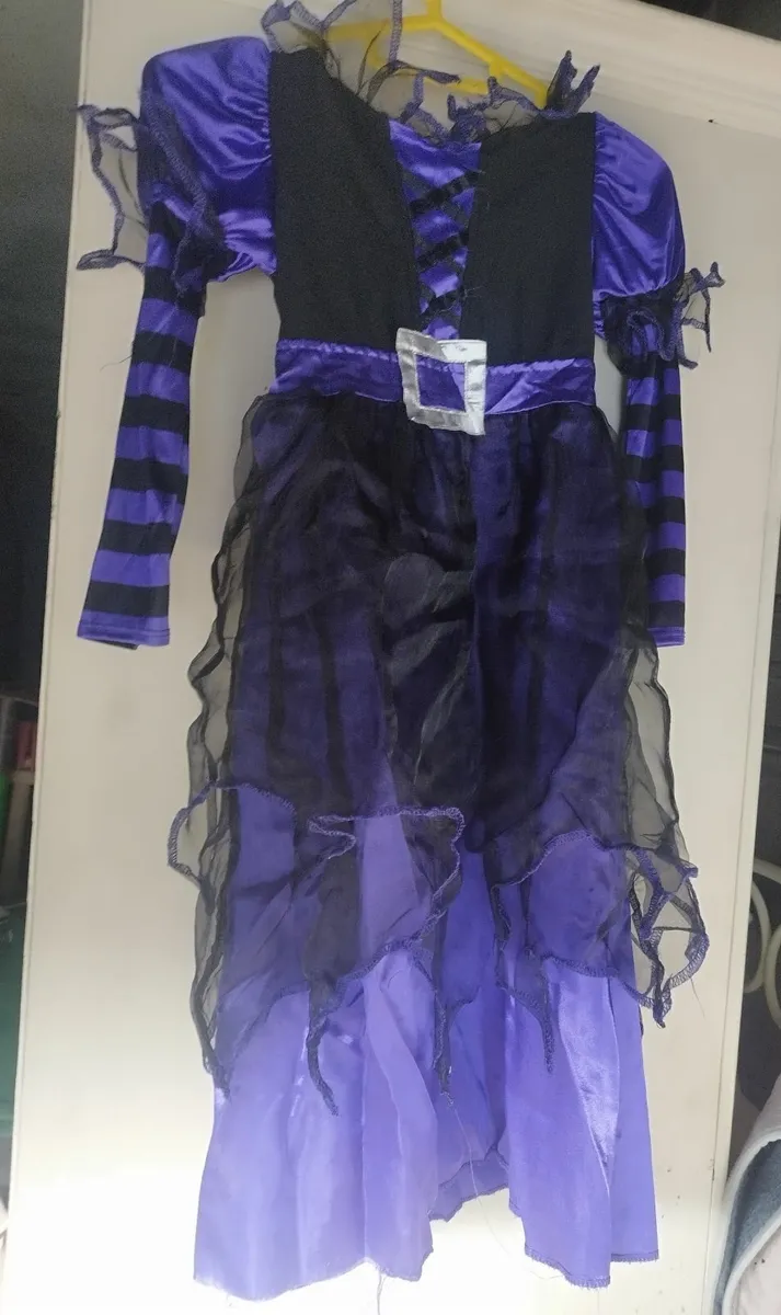 Witch costume