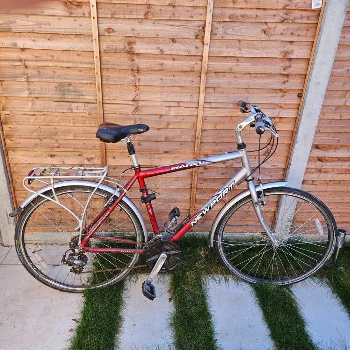 Hybrid bike - 19 inch adult bike - Image 1