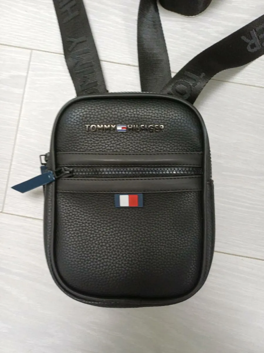 Tommy Hilfiger shoulder bag - Image 1