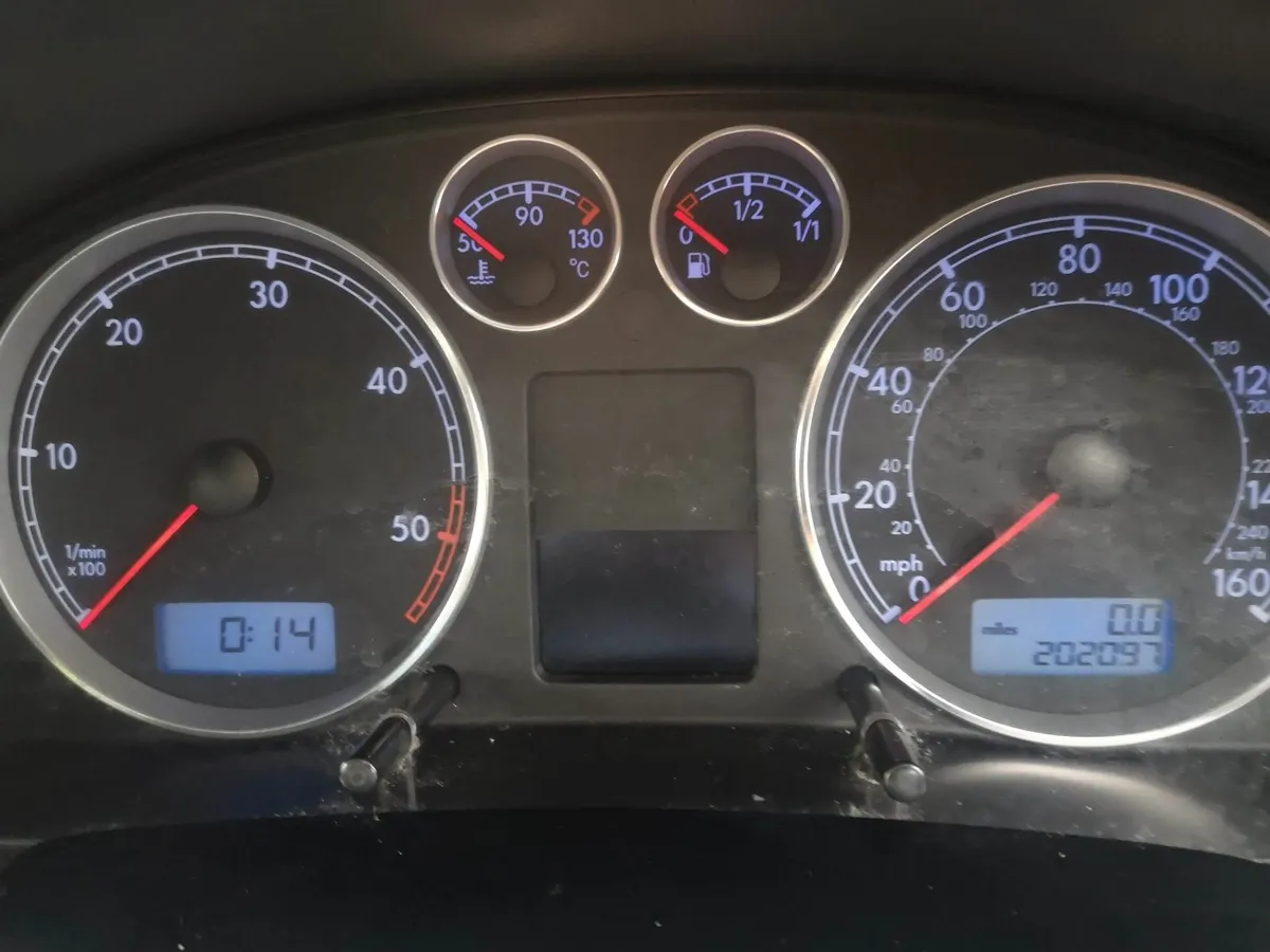 Volkswagen Passat 2004 - Image 1