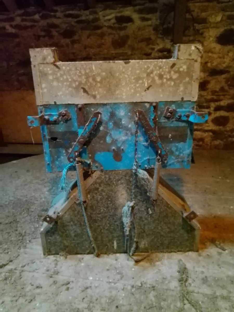 Cashman feeders - Image 2