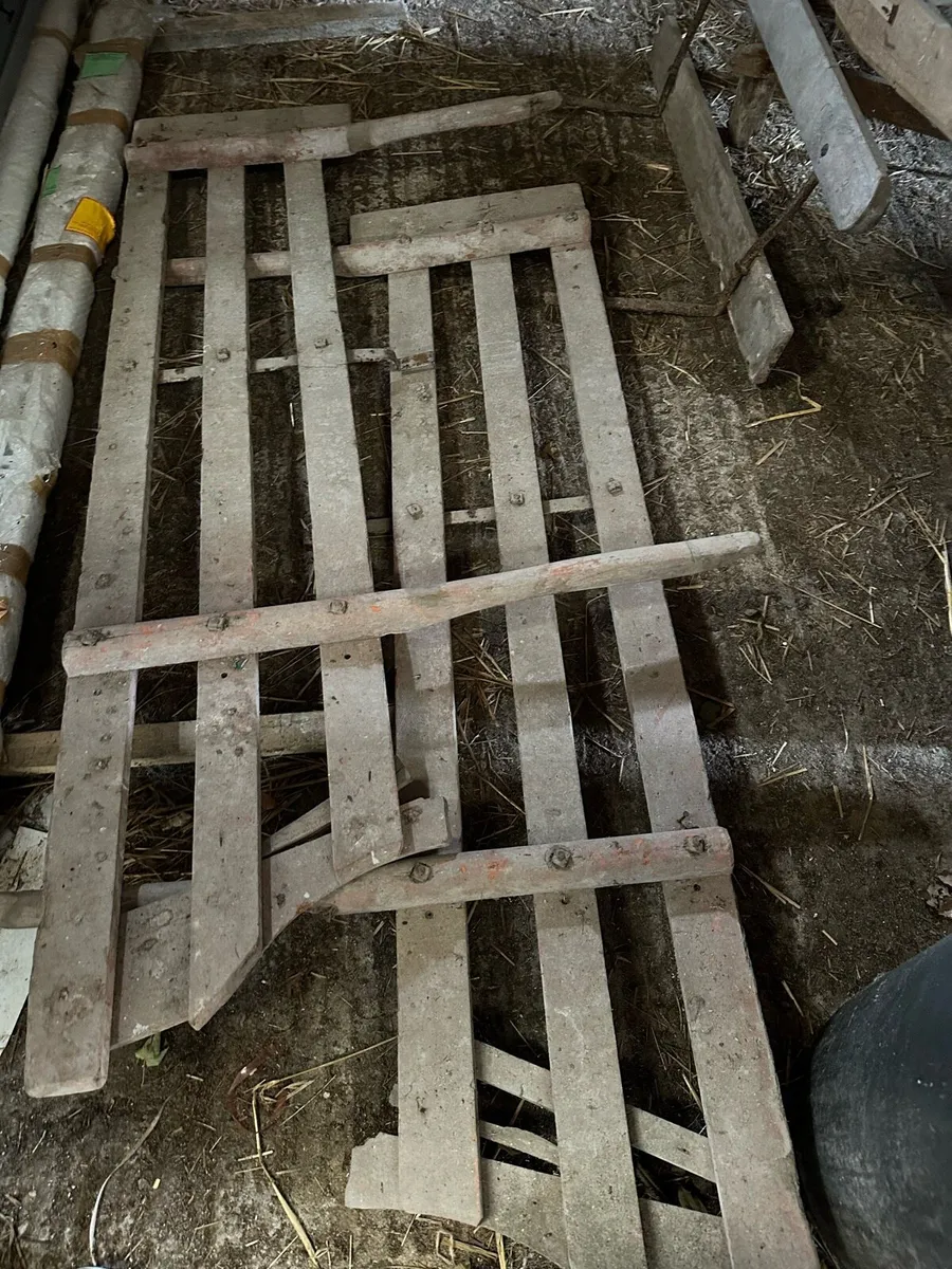 Cutting bar, thrasher, fans and cart base - Image 2