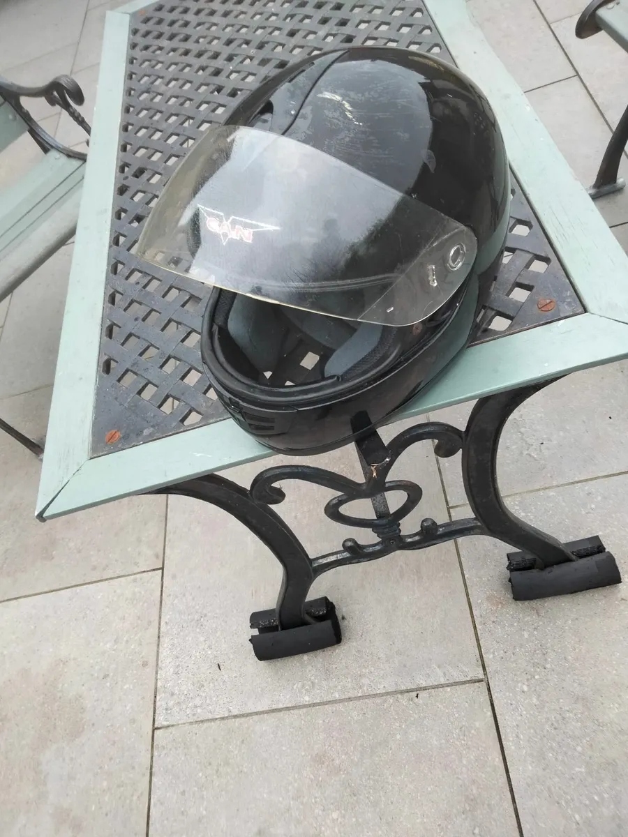 Motorcycle helmet - Image 1