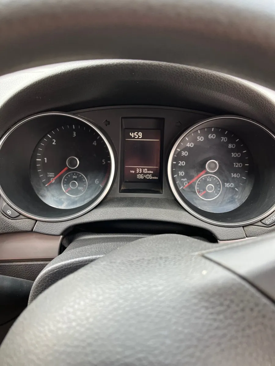 Volkswagen Golf 2010 - Image 2
