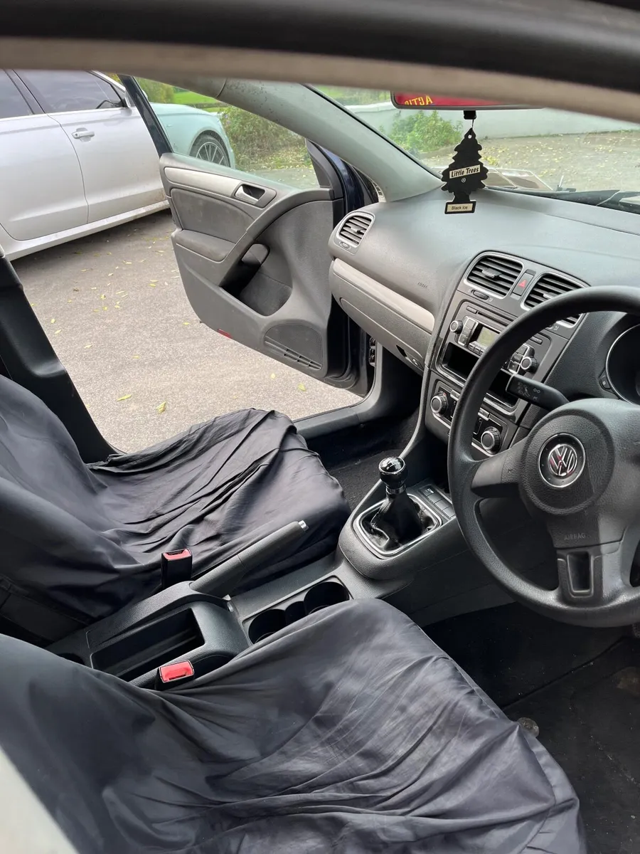 Volkswagen Golf 2010 - Image 4