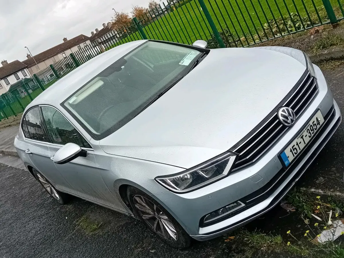 2015 Volkswagen Passat - Image 1