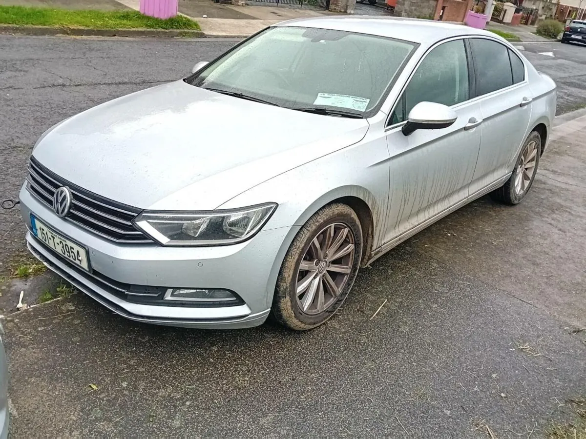2015 Volkswagen Passat - Image 2