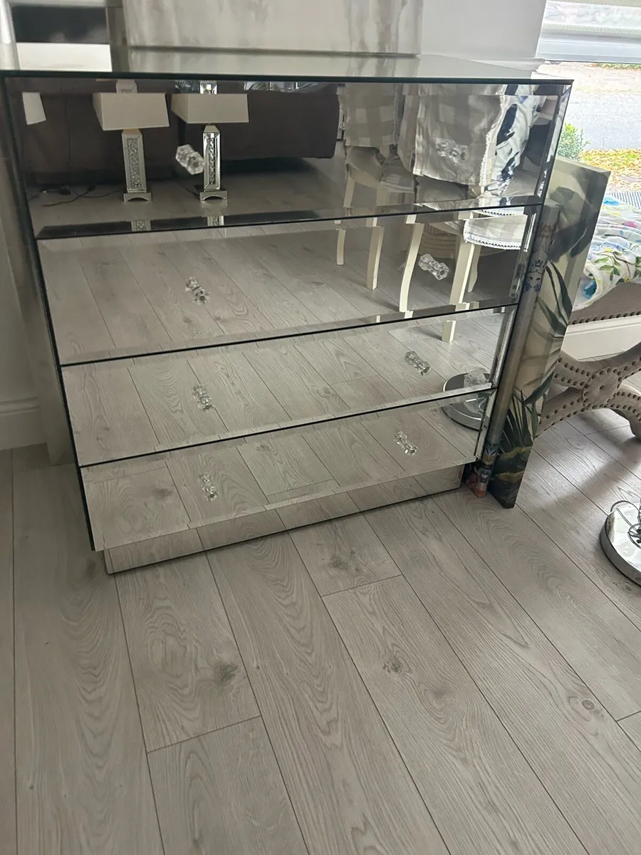 Sideboard/chest of drawers - Image 1