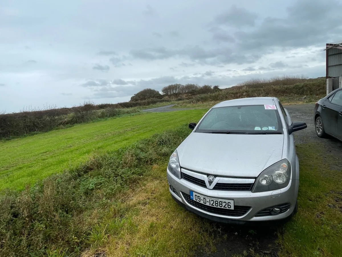 Vauxhall Astra LOW MILEAGE - Image 2