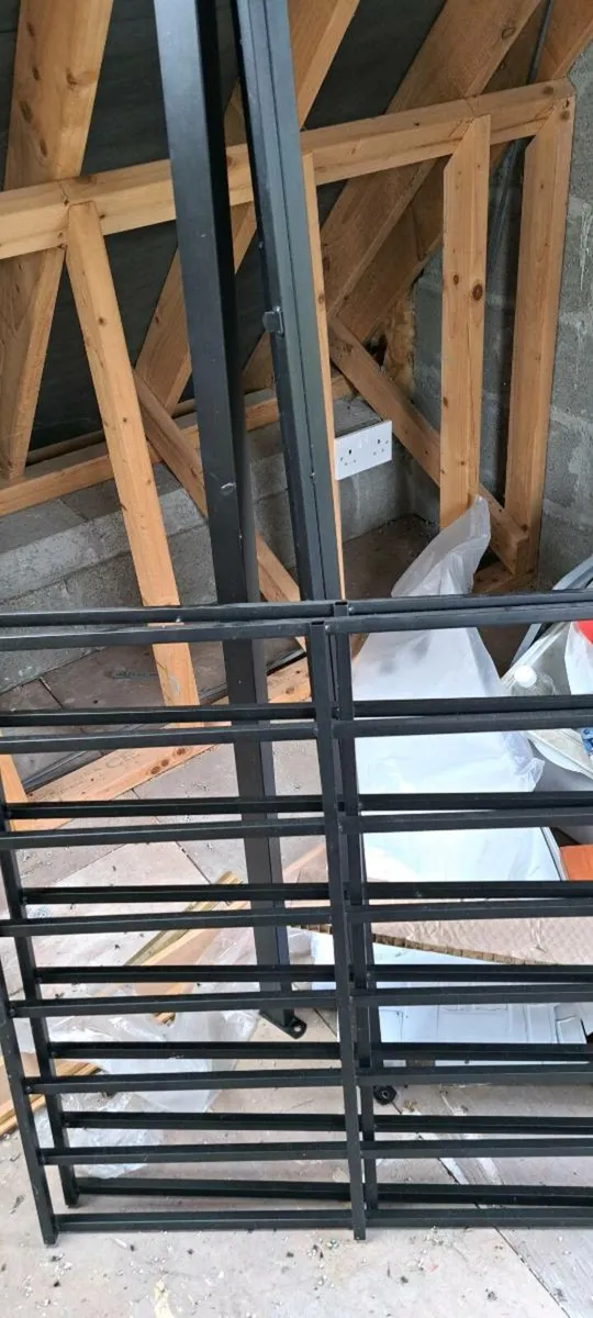 Single metal and timber bed - Image 3