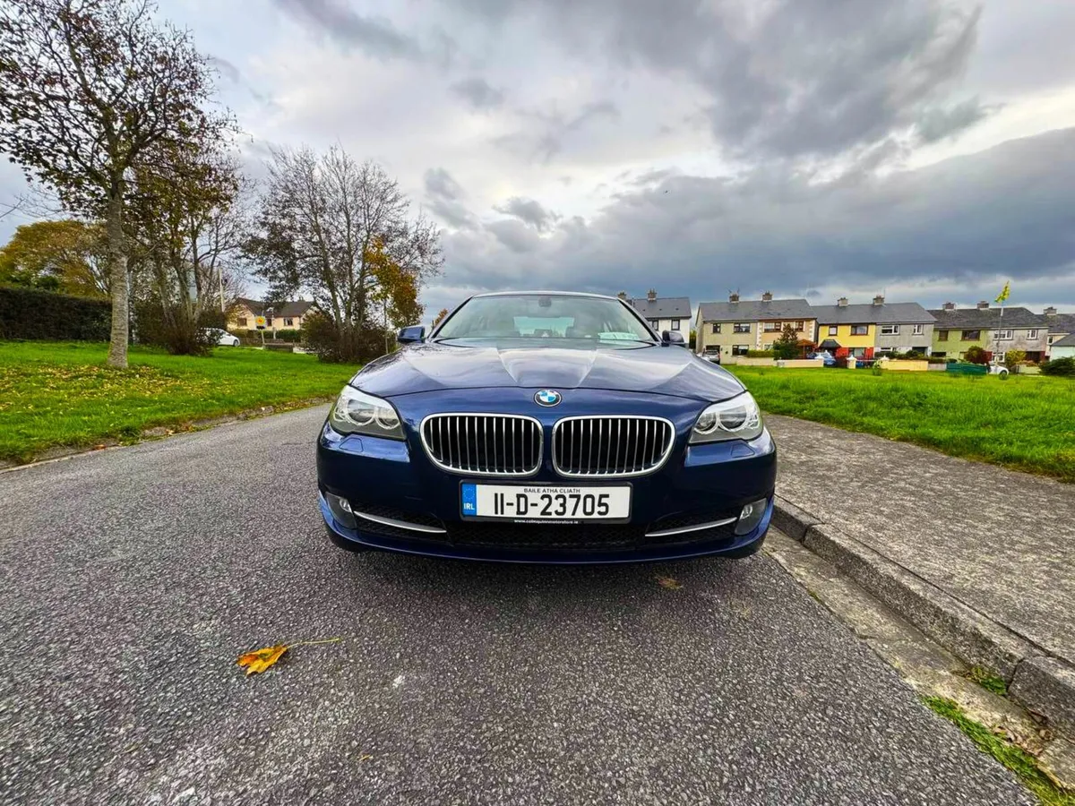 BMW 5-Series 2011 - Image 2