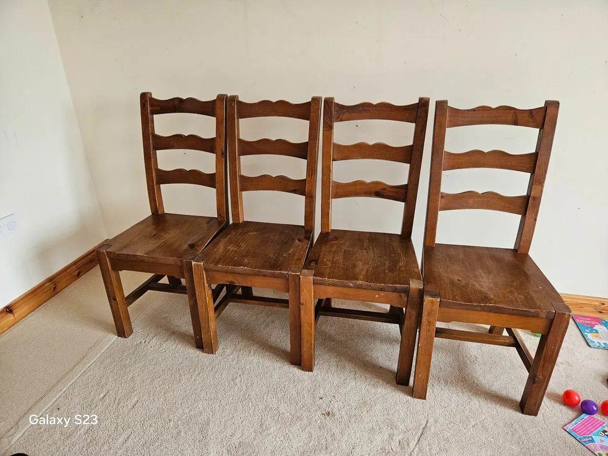 4 table chairs