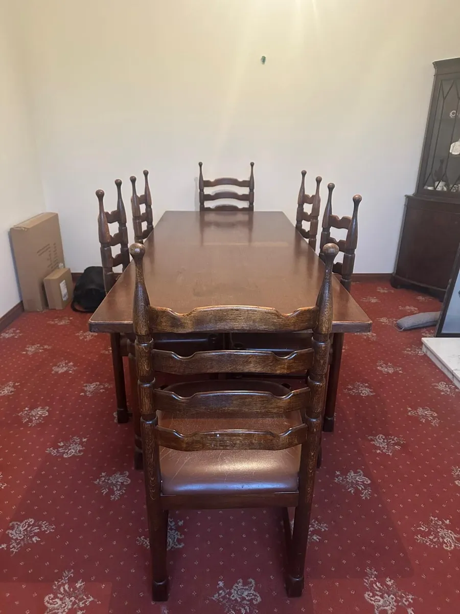 Table and chairs - Image 1